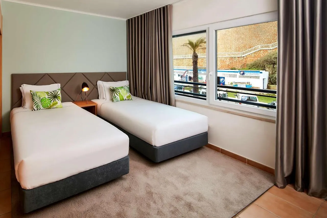 Nh Marina Portimao Resort Отель